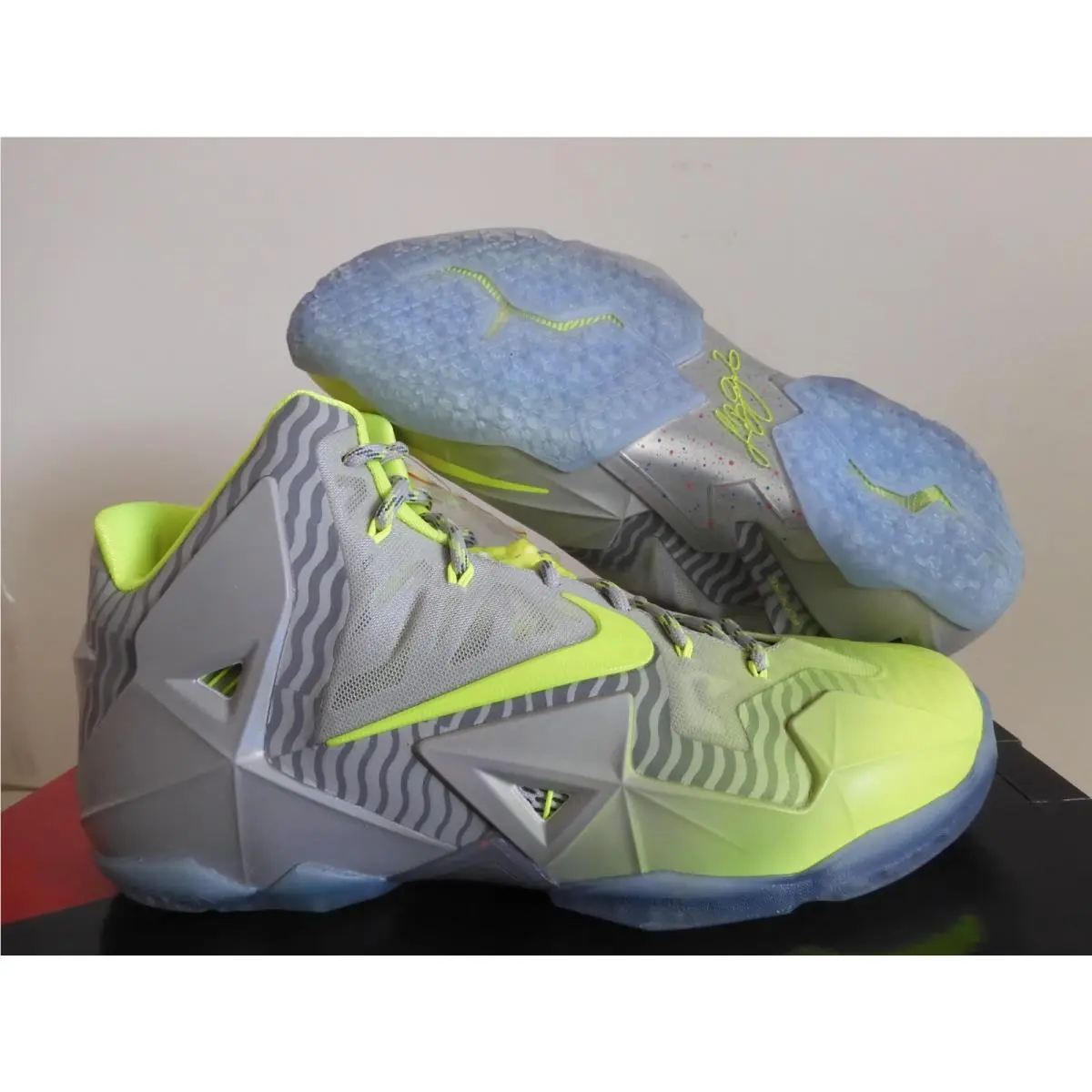 Nike Lebron XI 11 Collection Metallic Luster-volt-ice SZ 11 683252-074