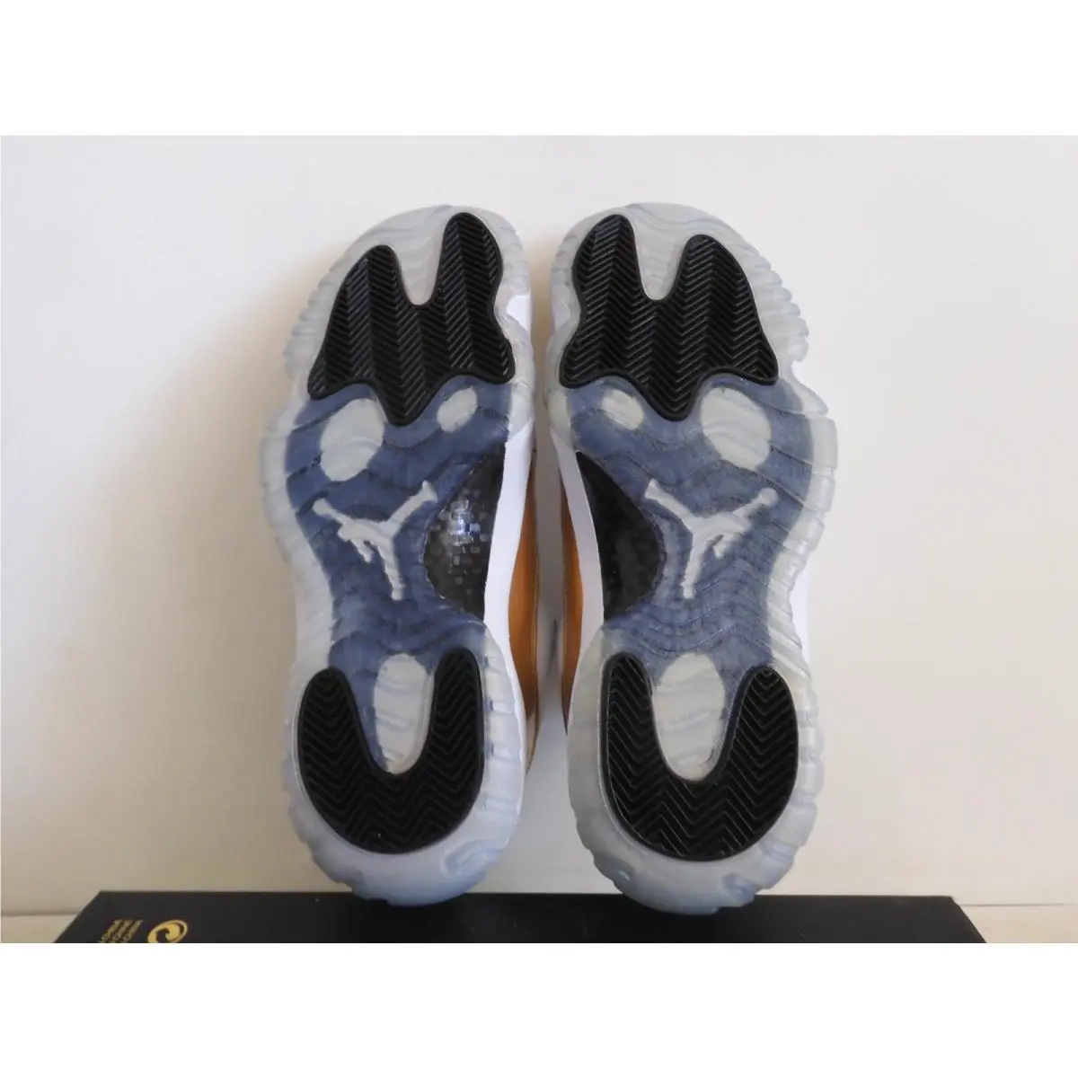 Nike shoes - Air Jordan 11 - Air - 528895-103 - White (UPC: 091206732987) 5