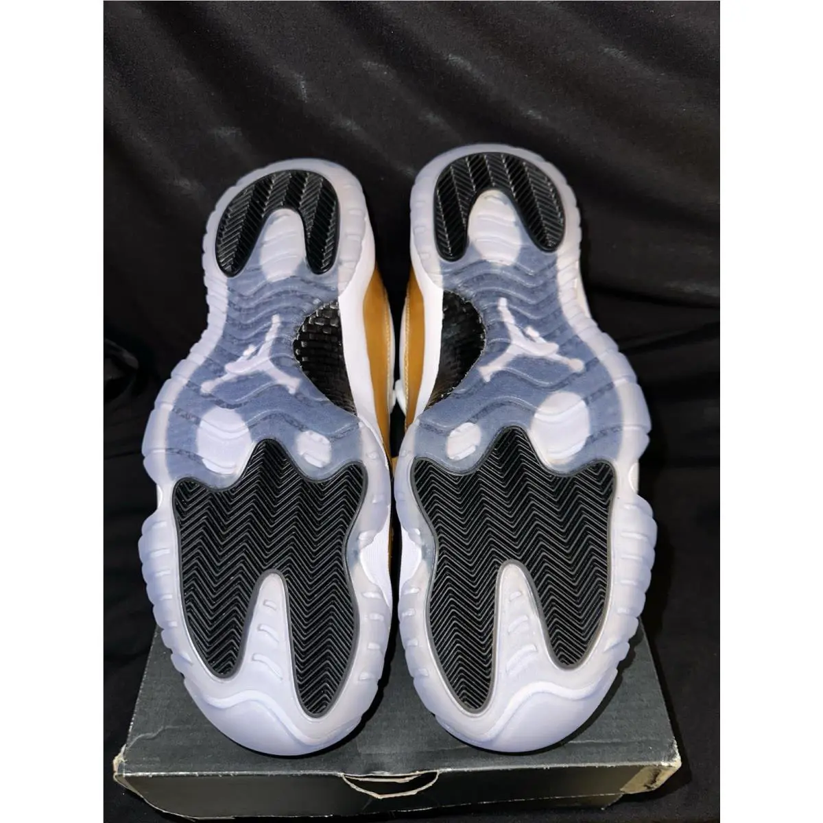 Nike shoes - Air Jordan 11 - Air - 528895-103 - White (UPC: 091206732987) 3