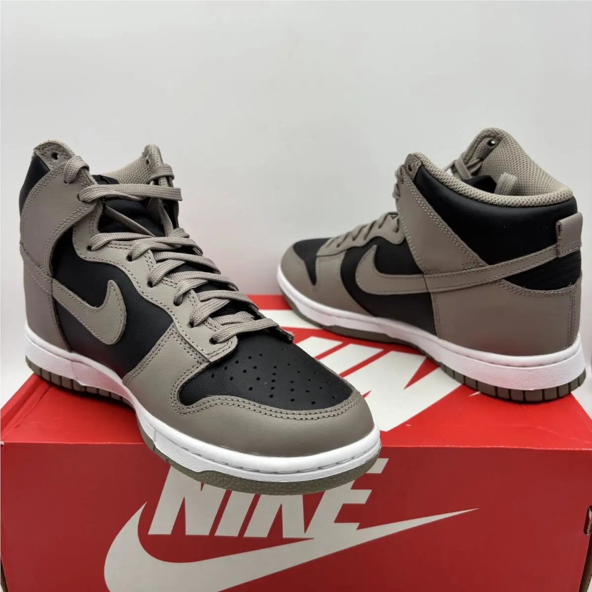 Nike shoes - Nike 8 - DD1869-002 - Brown 1