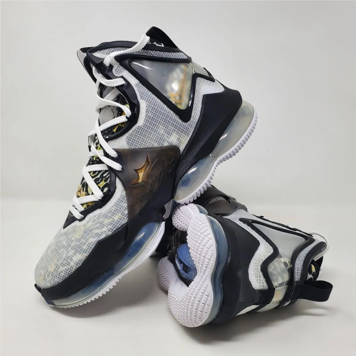 Nike Lebron 19 Xix CZ0203-100 White Metallic Gold Black Leopard Men`s Size 8