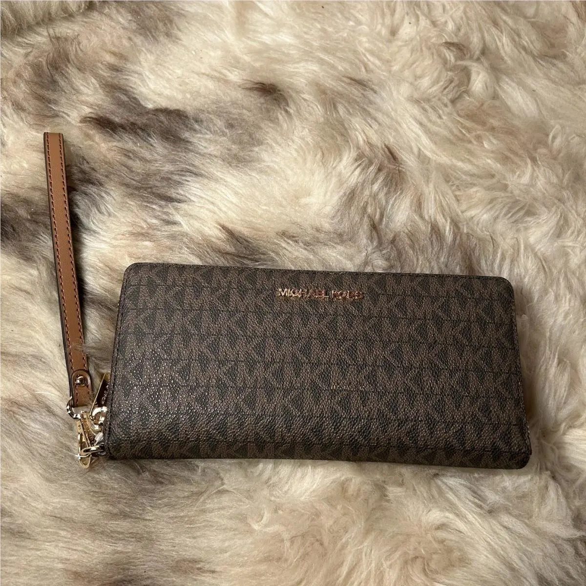 Michael Kors Lg Travel Continental Wallet / Wristlet - Beautiful Brown