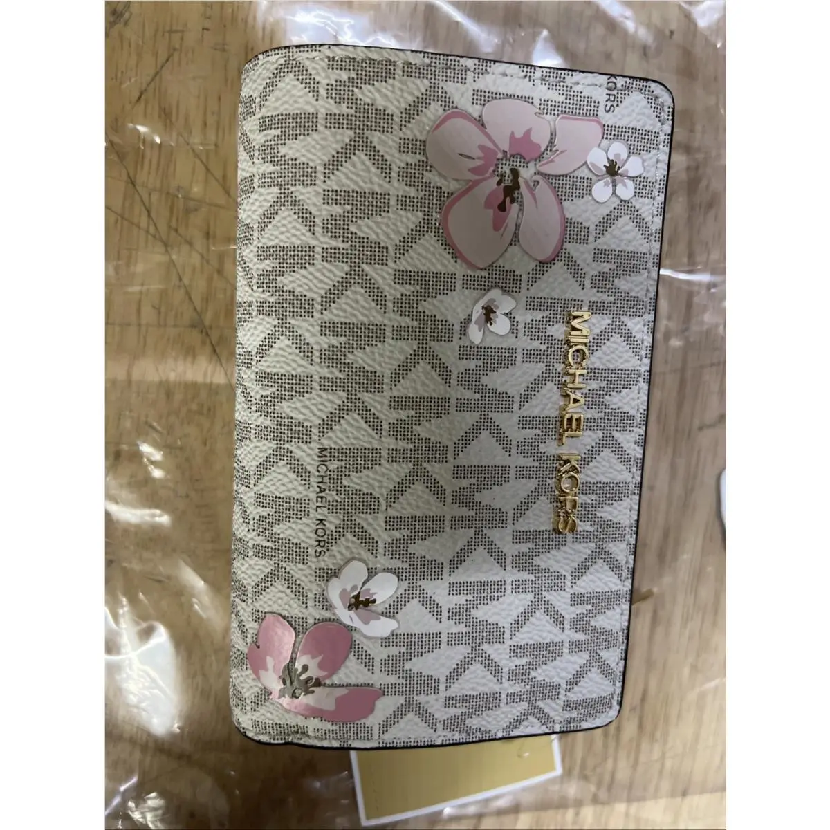 Michael Kors Jet Set Travel Bifold Coin Zipper Wallet MK Light Cream Multi