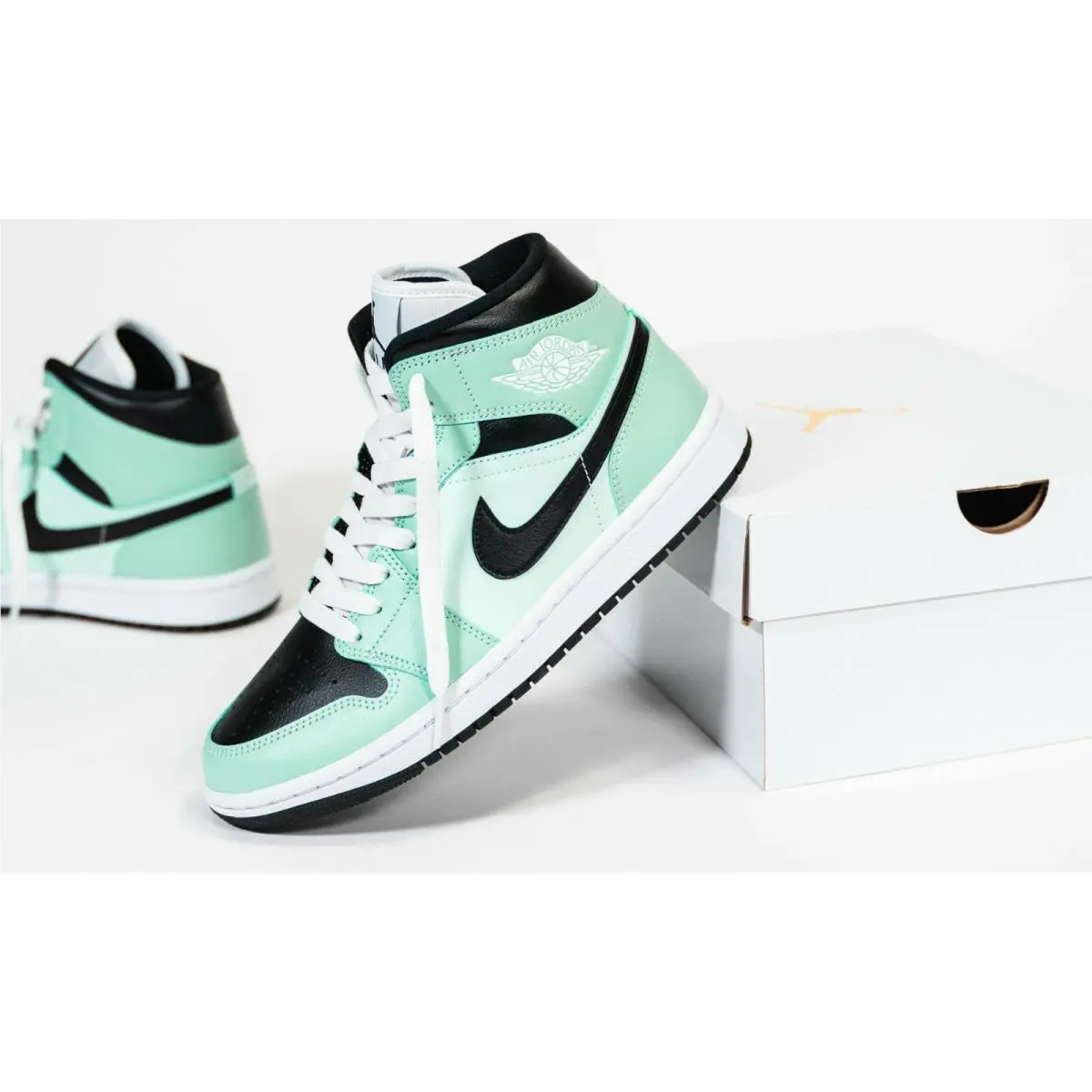 Nike shoes - Air Jordan 1 - Air - BQ6472-300 - Light Dew/Black-Teal Tint 4