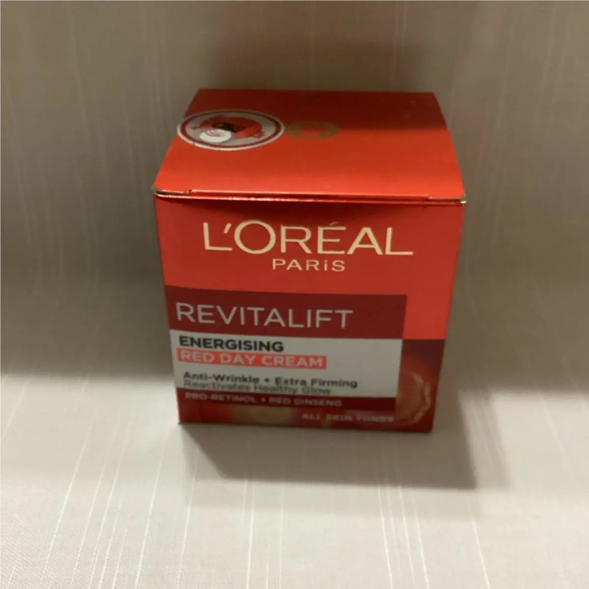 L`oreal Paris Revitalift Energising Red Day Cream 50ml