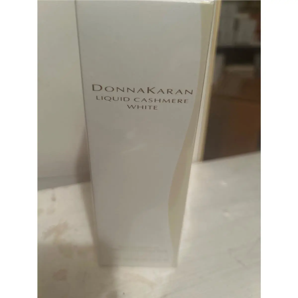 Donna Karan Liquid Cashmere White Eau de Parfum Spray 1.7 fl oz/50 ml Read