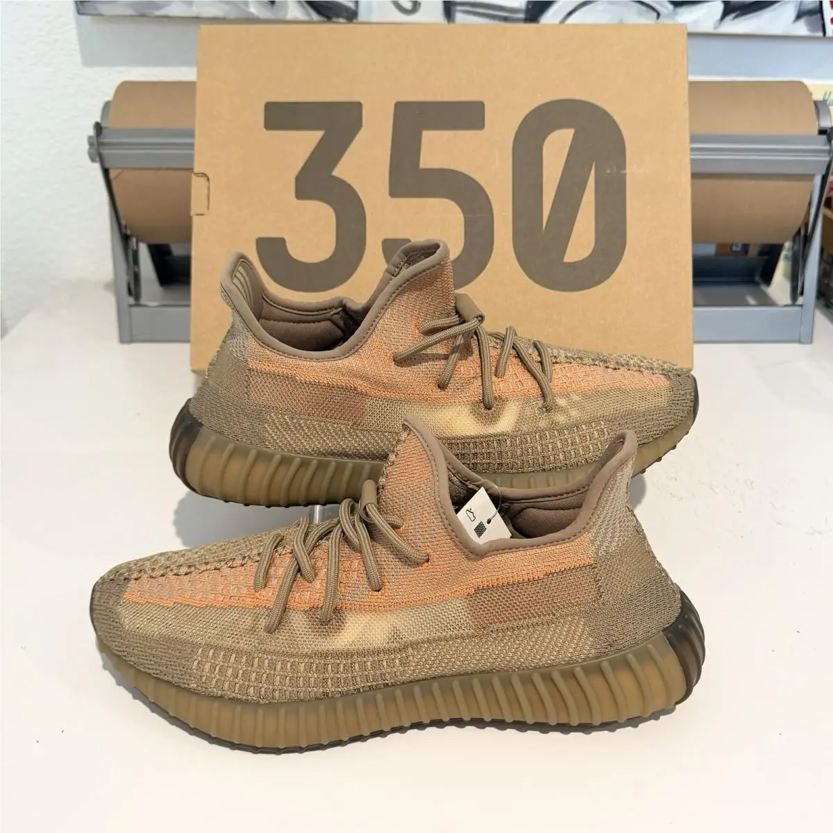 Adidas Yeezy Boost 350 V2 Sand Taupe 158 and Extra Laces Men Size 11