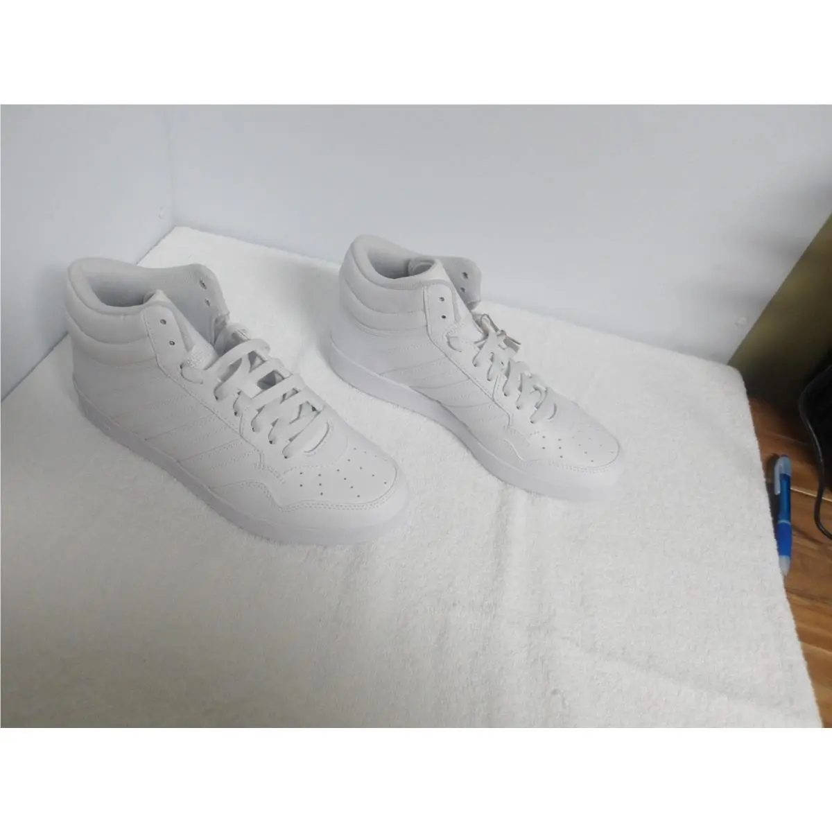 Adidas Hoops 4.0 Mid Men’s 7.5 or Woman`s Athletic Shoe White Sneakers