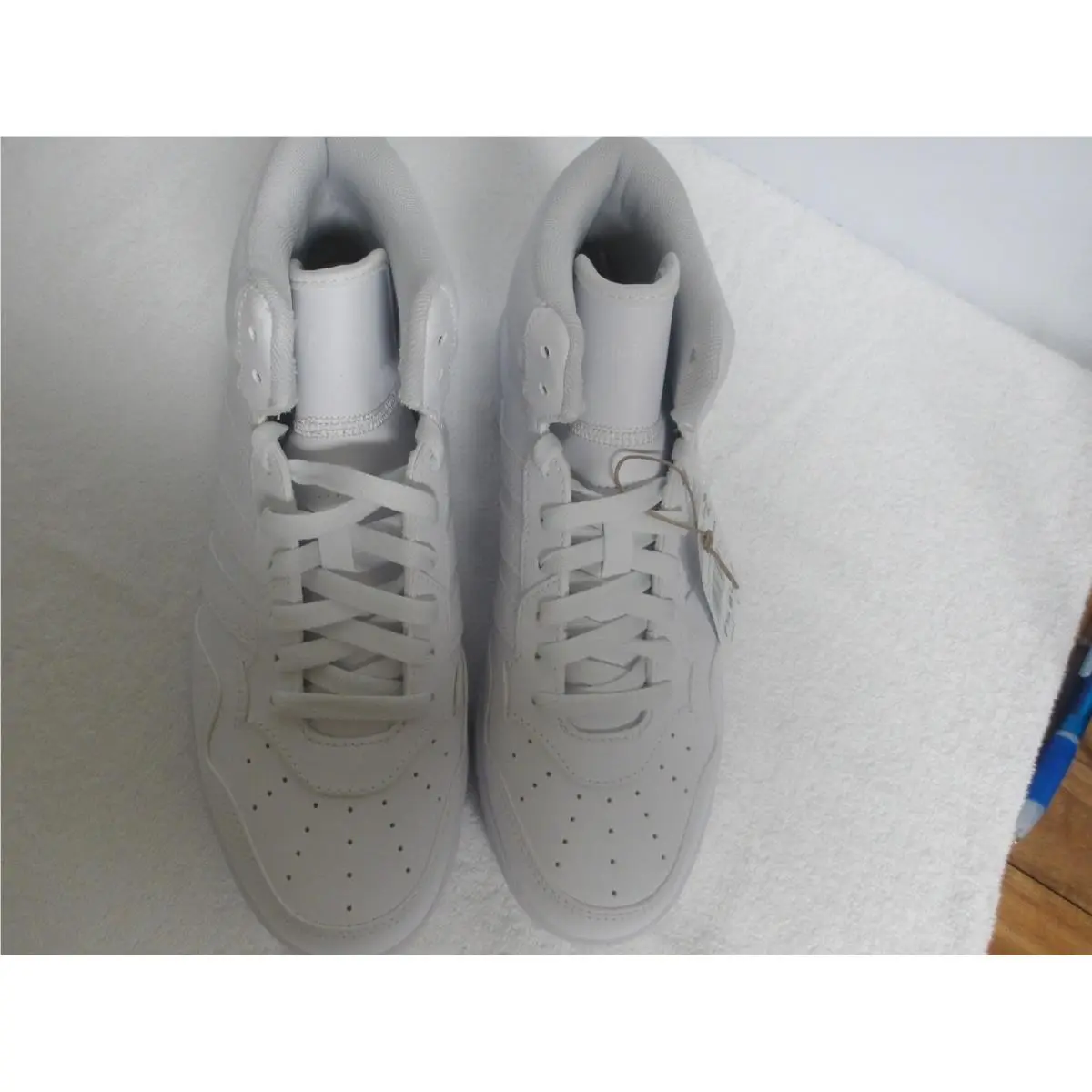 Adidas shoes - adidas Hoops Mid - Hoops Mid - Adidas Hoops 40 - White 3