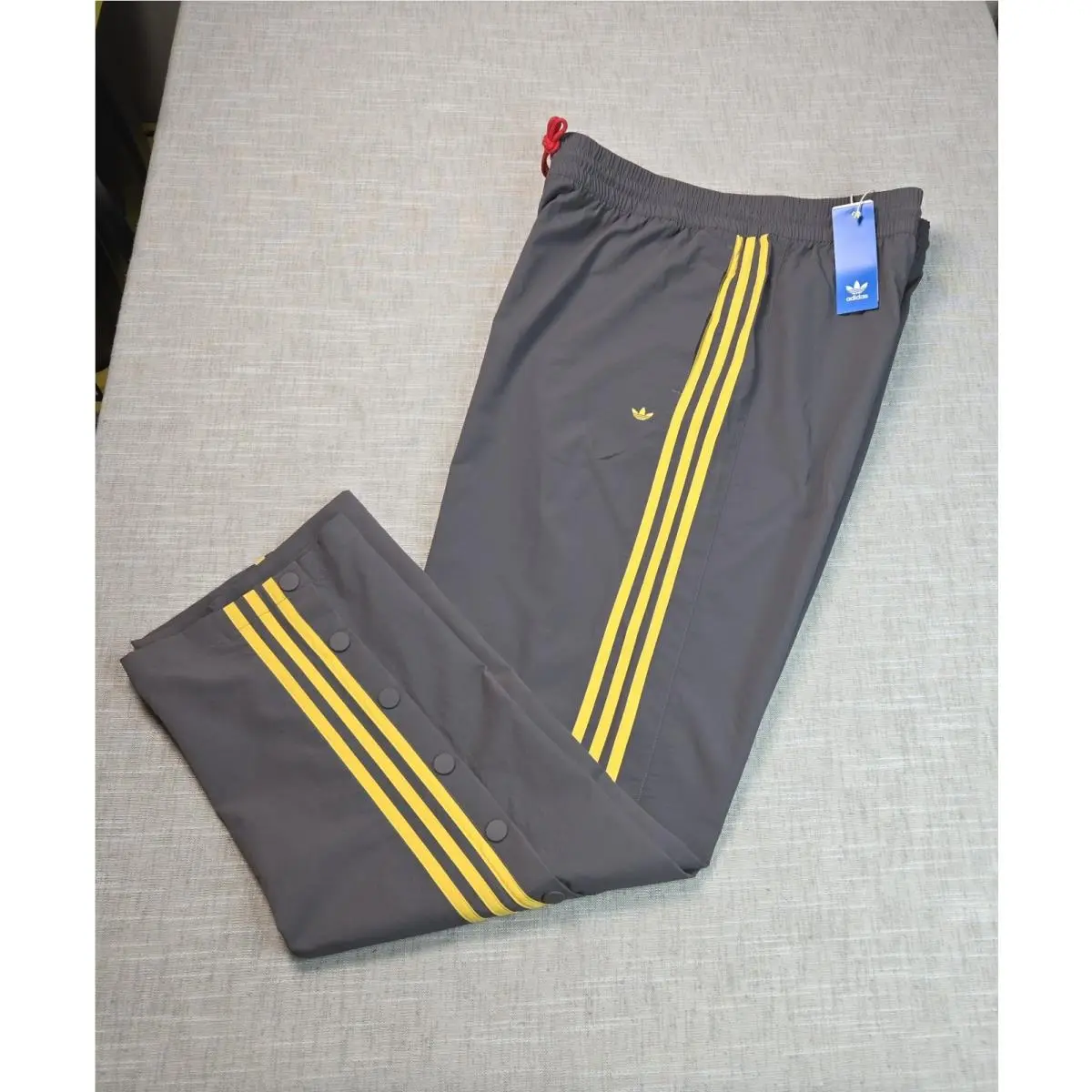 Adidas Woven Track Pants XL Mens Gray Yellow Trefoil Logo Basketball Warm Up
