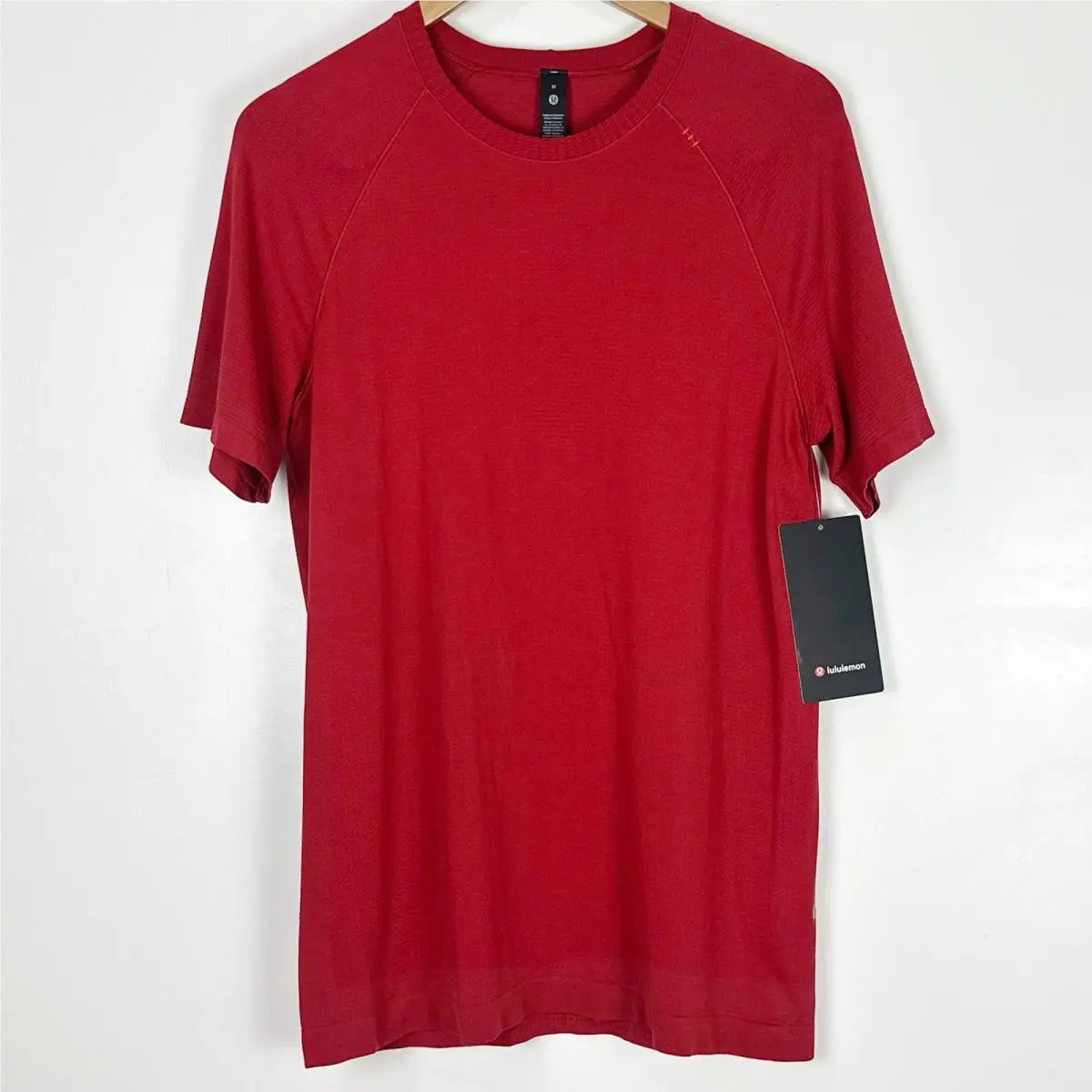 Lululemon Metal Vent Tech Sport Red Performance Short Sleeve Shirt Size M