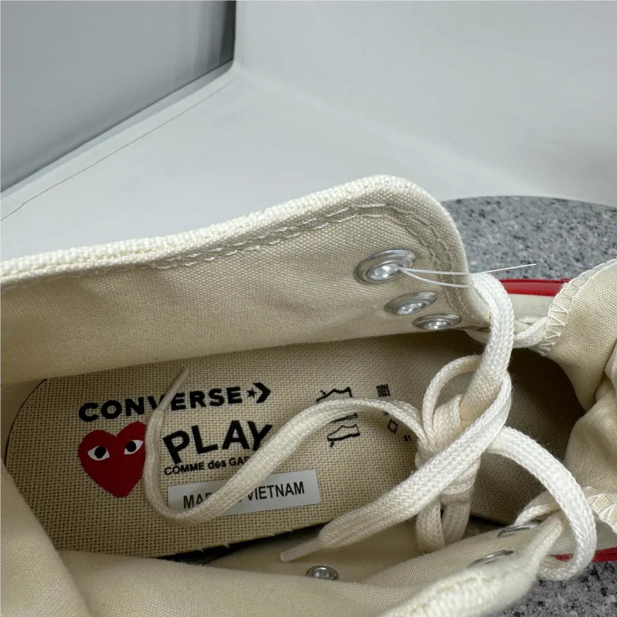 Converse shoes - White 5