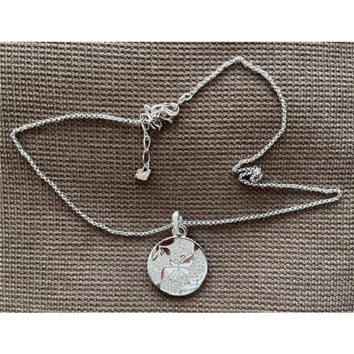 Swarovski Signature Swan Pendant Reversible Necklace Color Silver / Box