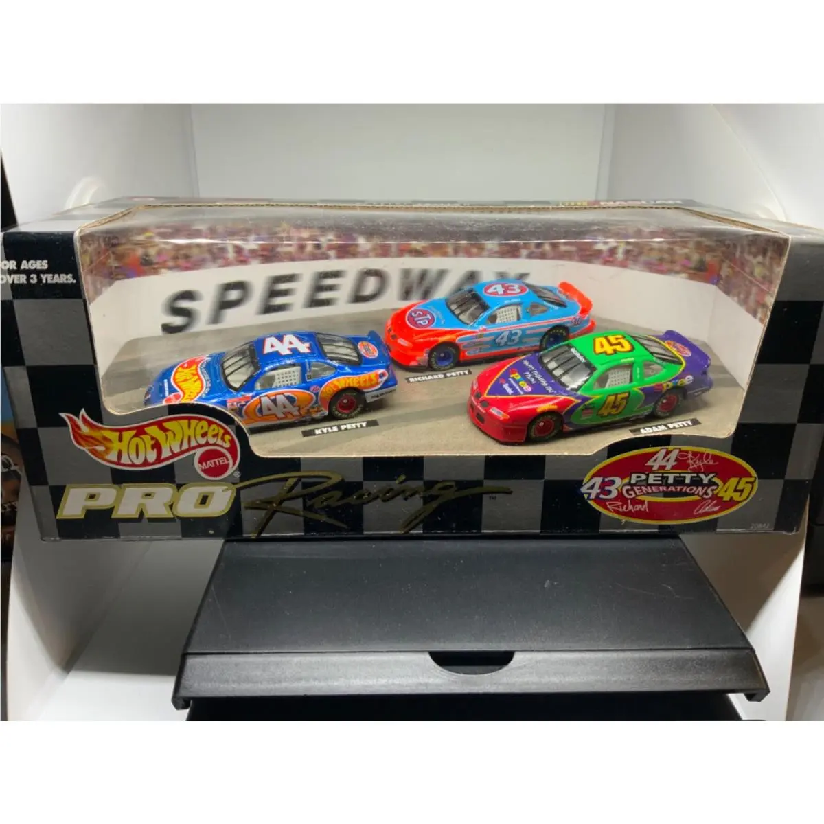 Hot Wheels Pro Racing Petty Generations 43 44 45 Kyle Richard Adam 3 Car Set