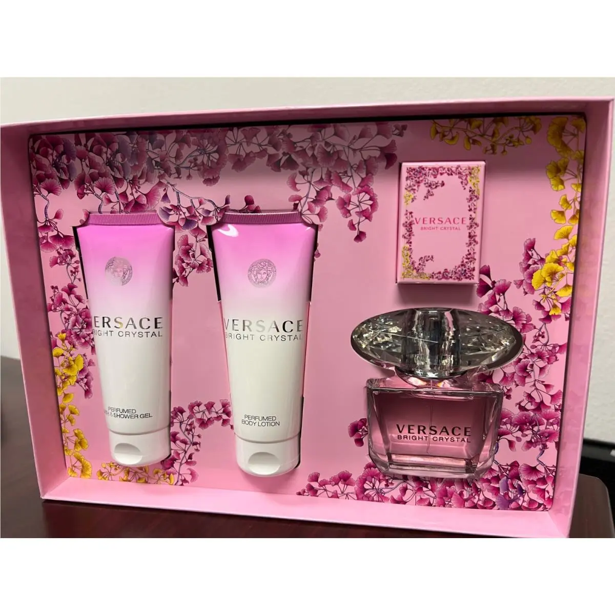 Versace Bright Crystal 4 Pieces : 3.0 Edt Sp 3.4 Shower Gel 3.4 Lotion 5 ML Mini