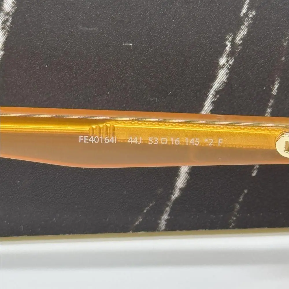 FE40164I 44J Fendi Square Orange Women Fendi Sunglasses  display picture 3