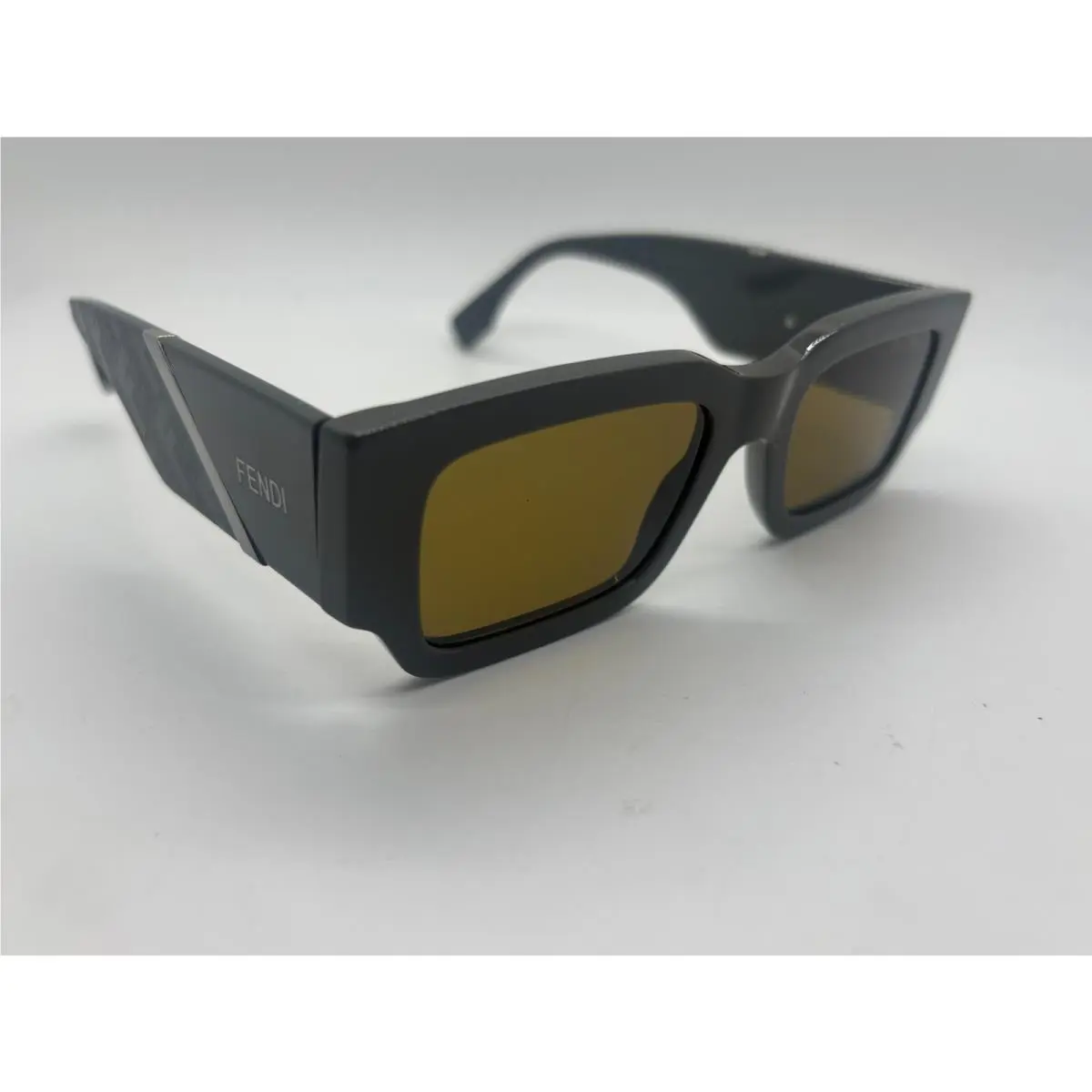 Fendi FE40131I 20E Gray Rectangle Sunglasses 51-20-150mm Comes W/full Set