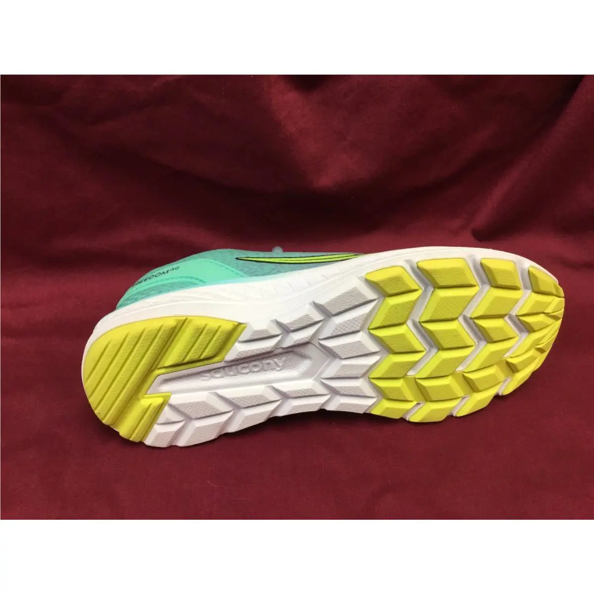 Saucony shoes - Saucony Freedom ISO - Freedom ISO - Gray 2