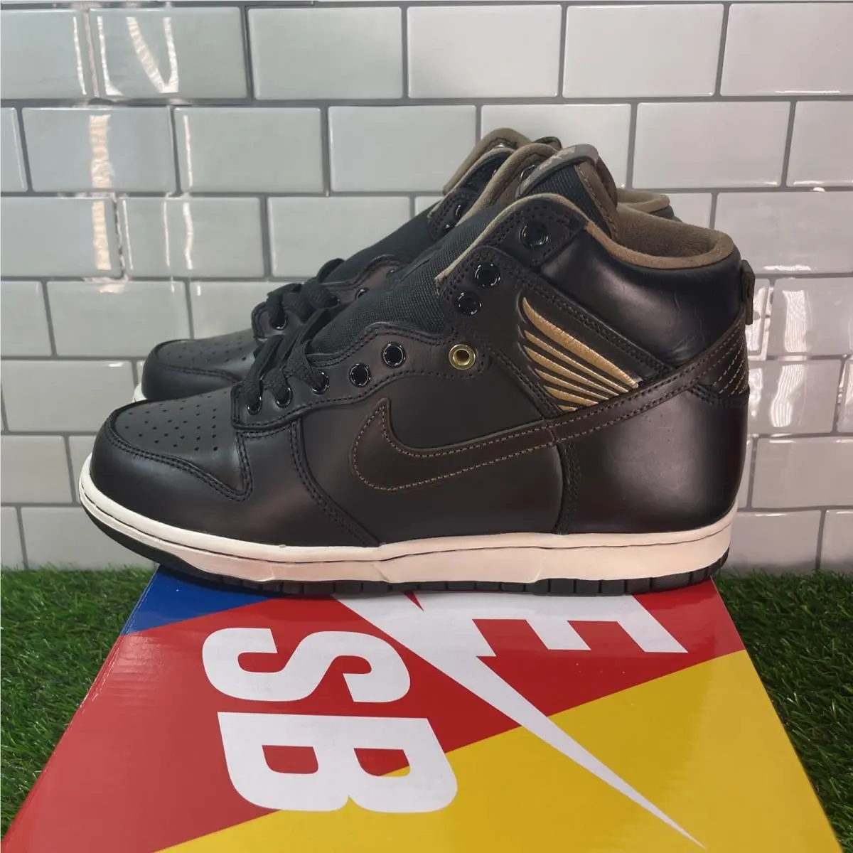 Nike SB Dunk High Men’s 8.5 Pawnshop FJ0445-001 Mens Sneakers Black Gold