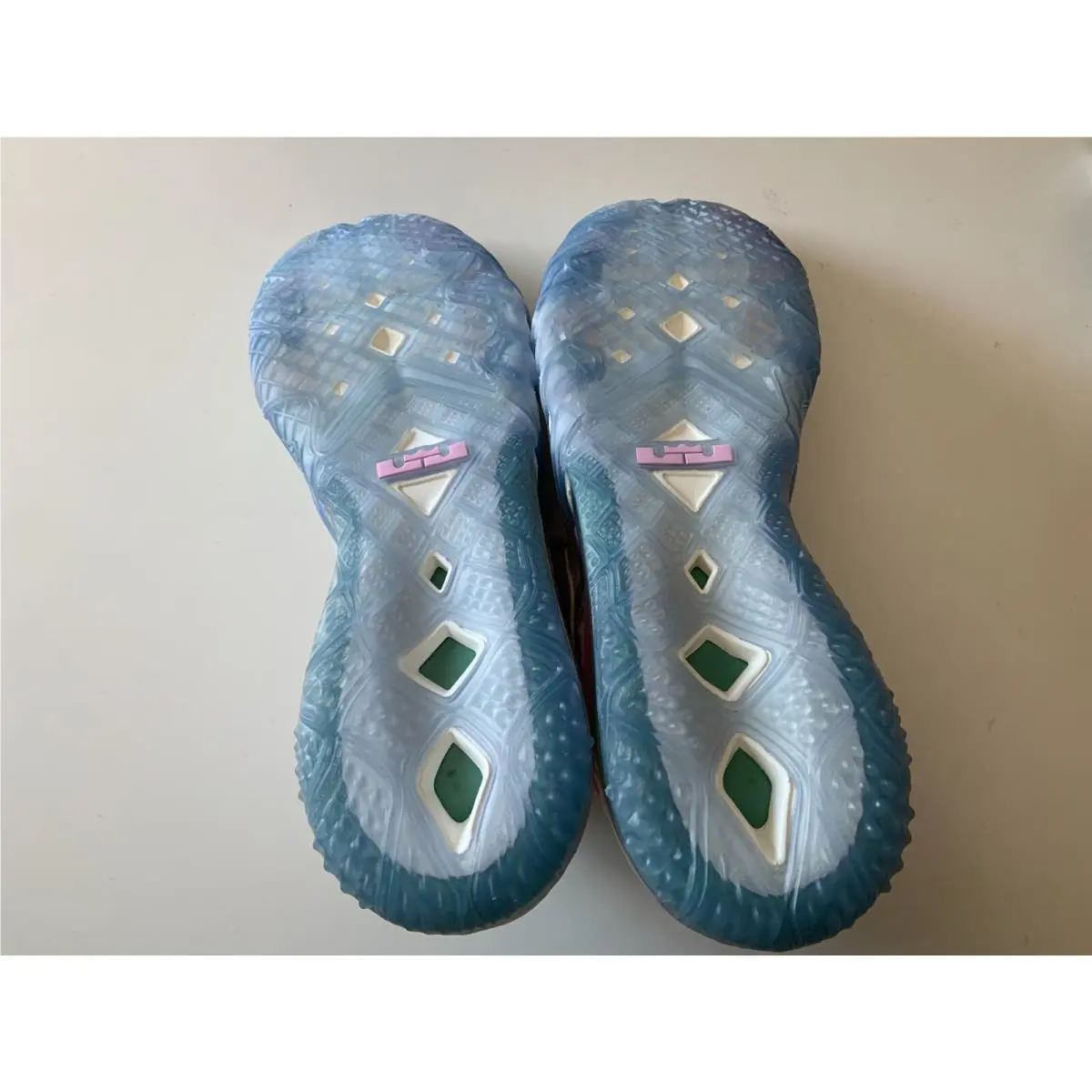 Nike shoes - Pale Ivory Multi (UPC: 194958086206) 4