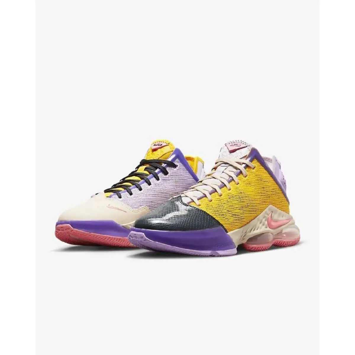 Nike shoes - Gold 1