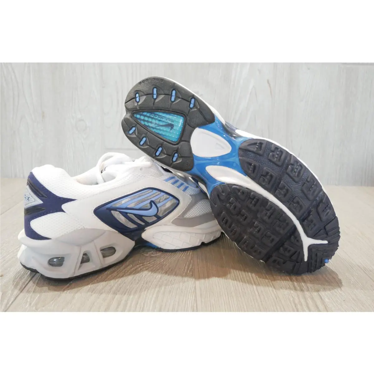Nike shoes - Nike Air Max 2002 - Air Max - White 4