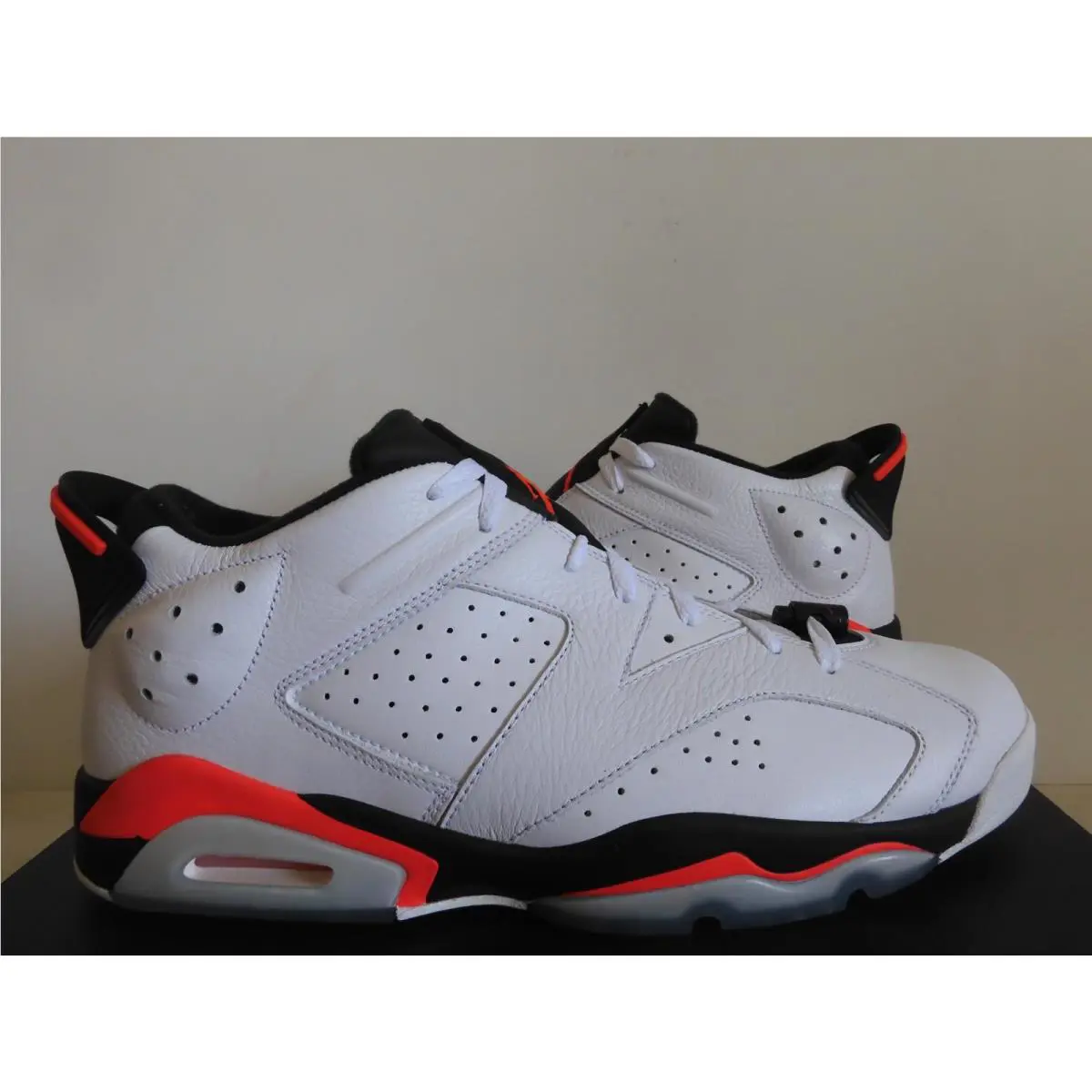 Nike shoes - Air Jordan 6 - Air - 304401-123 - White (UPC: 091206630245) 0