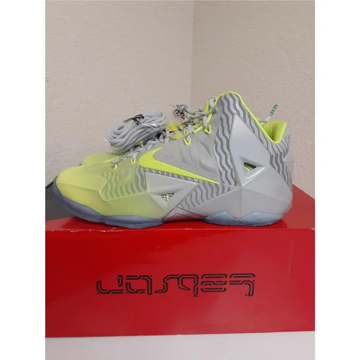 Nike shoes - Nike LeBron XI - LeBron - Yellow (UPC: 00887232967772) 0