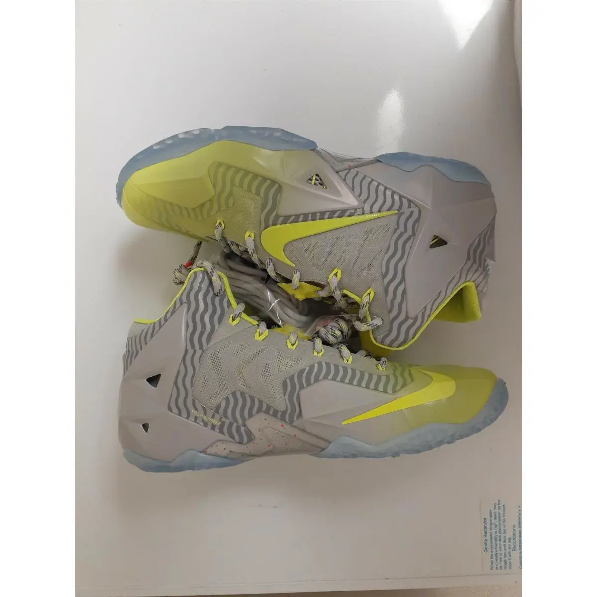 Nike shoes - Nike LeBron XI - LeBron - Yellow (UPC: 00887232967772) 4