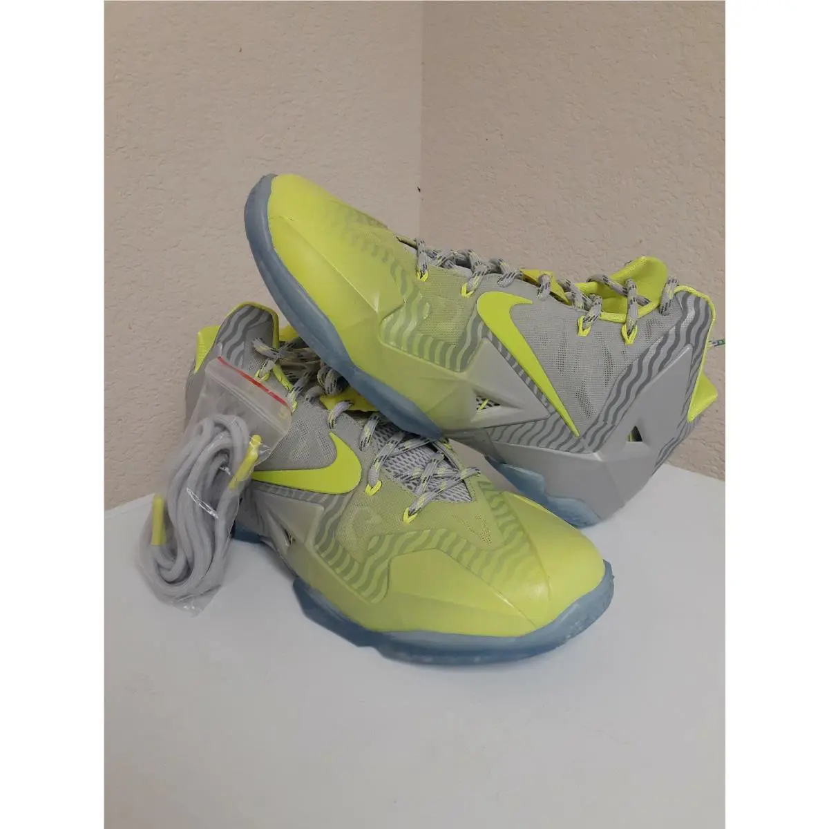 Nike shoes - Nike LeBron XI - LeBron - Yellow (UPC: 00887232967772) 2
