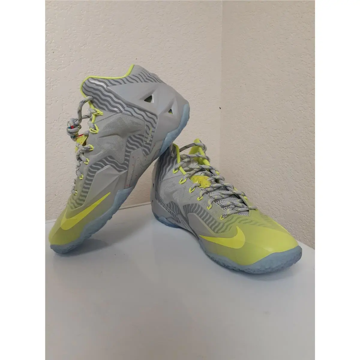 Nike shoes - Nike LeBron XI - LeBron - Yellow (UPC: 00887232967772) 3