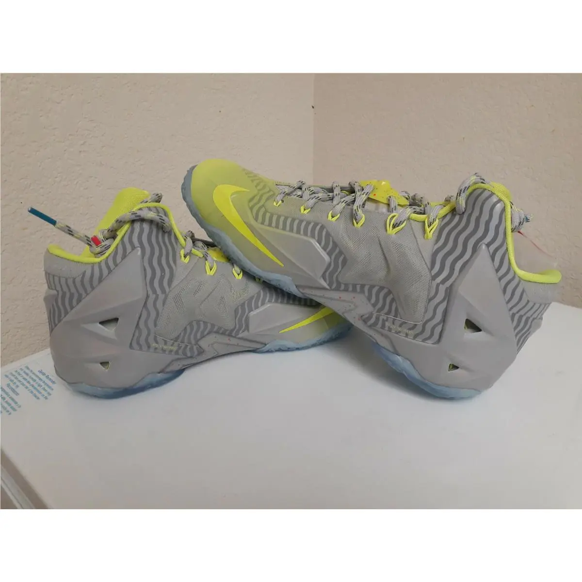 Nike shoes - Nike LeBron XI - LeBron - Yellow (UPC: 00887232967772) 6
