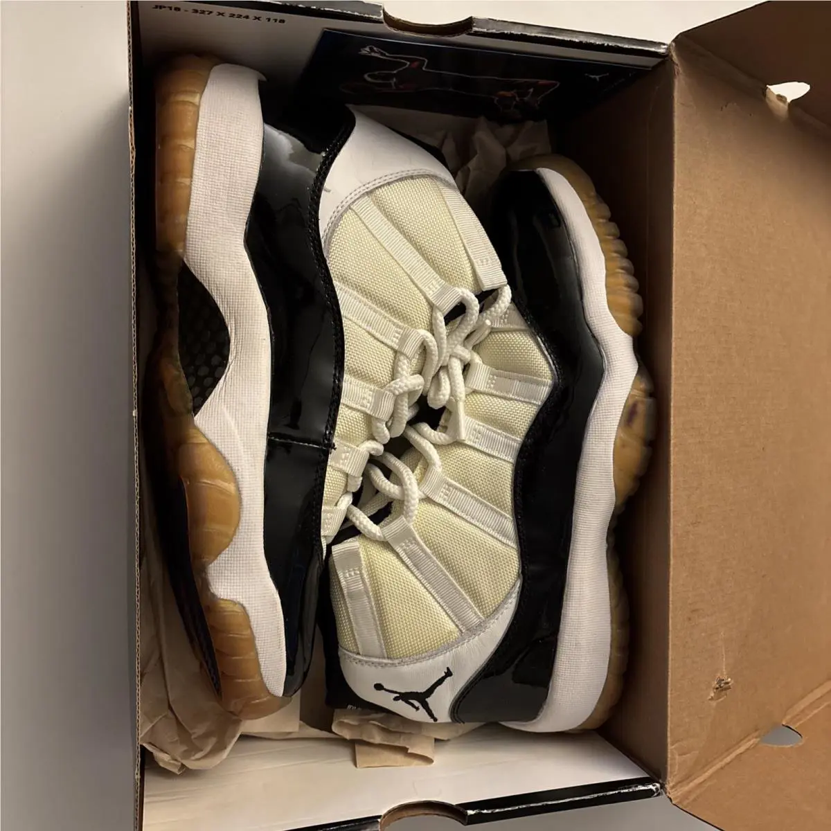 Nike shoes - Air Jordan 11 - Air - 136046-101 - White 0