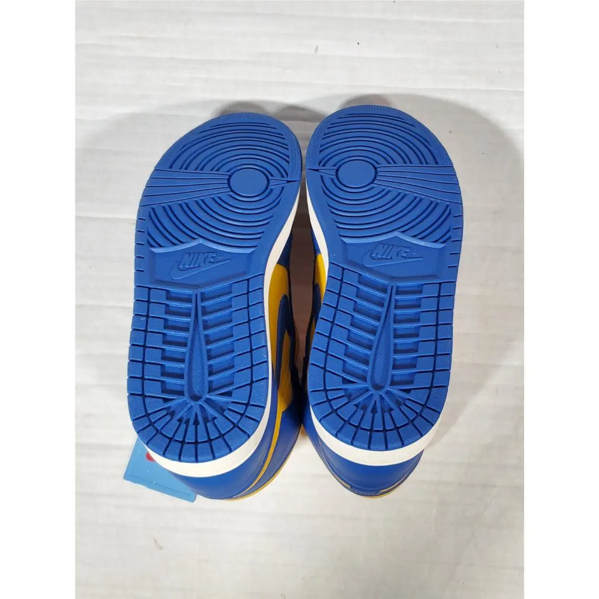Nike shoes - Air Jordan 1 - Air - Blue & Yellow 4