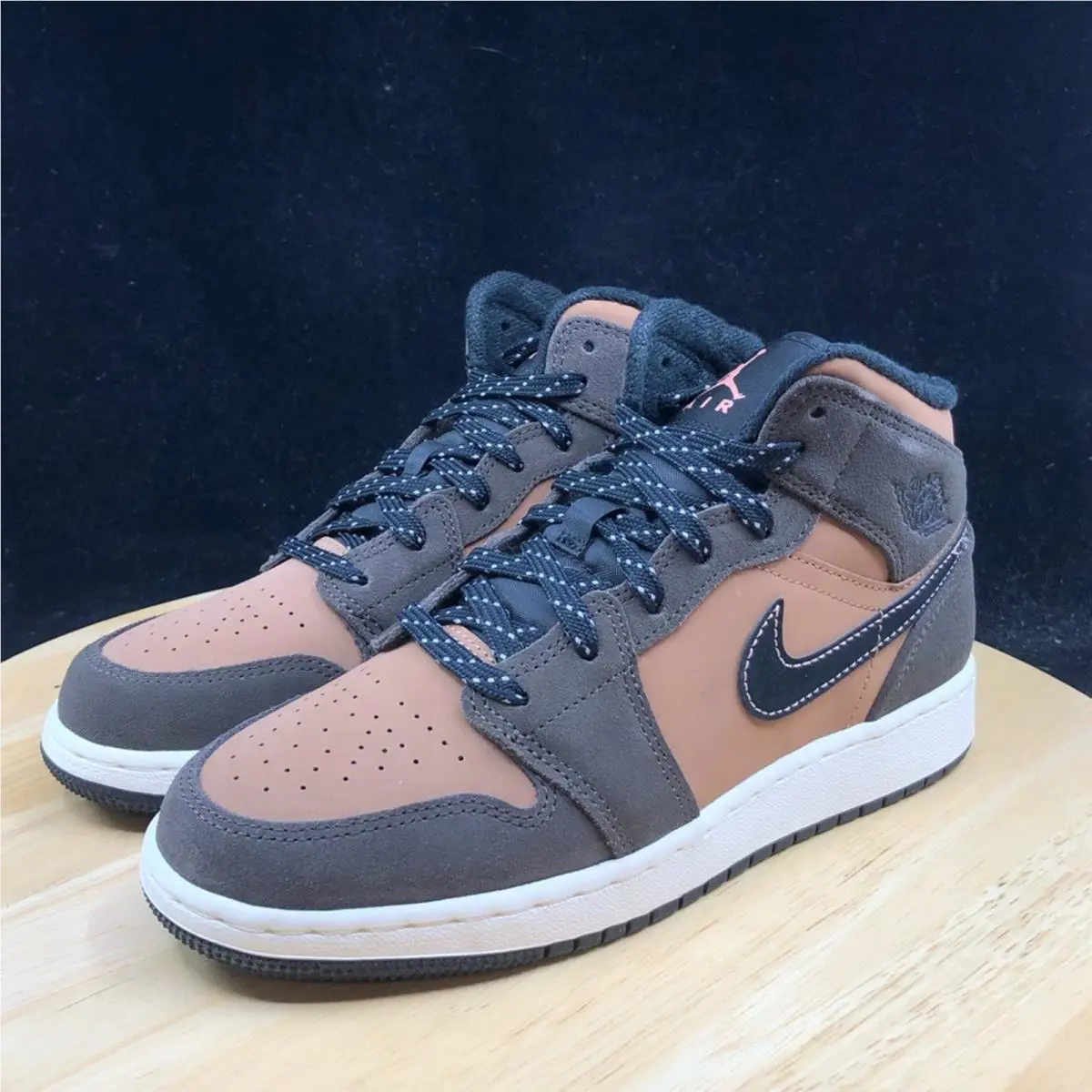 Nike shoes - Brown 0