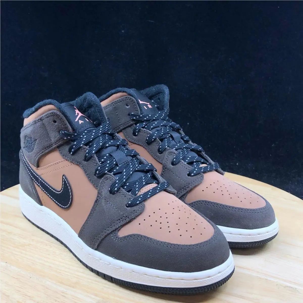 Nike shoes - Brown 2