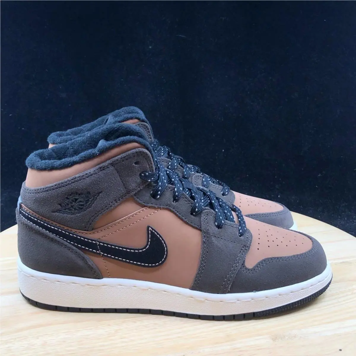 Nike shoes - Brown 3