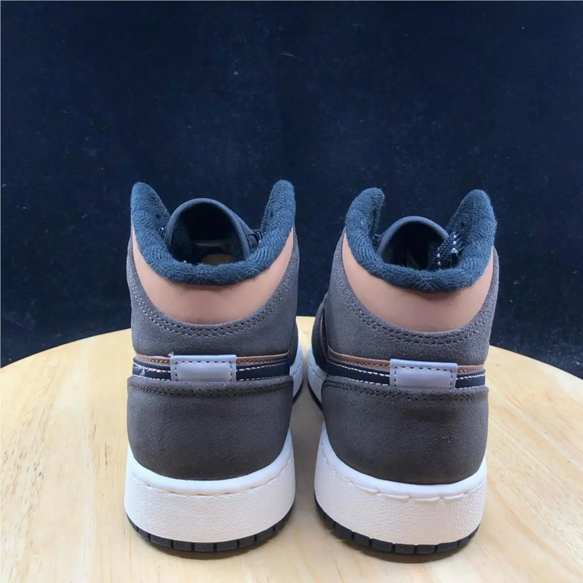 Nike shoes - Brown 4