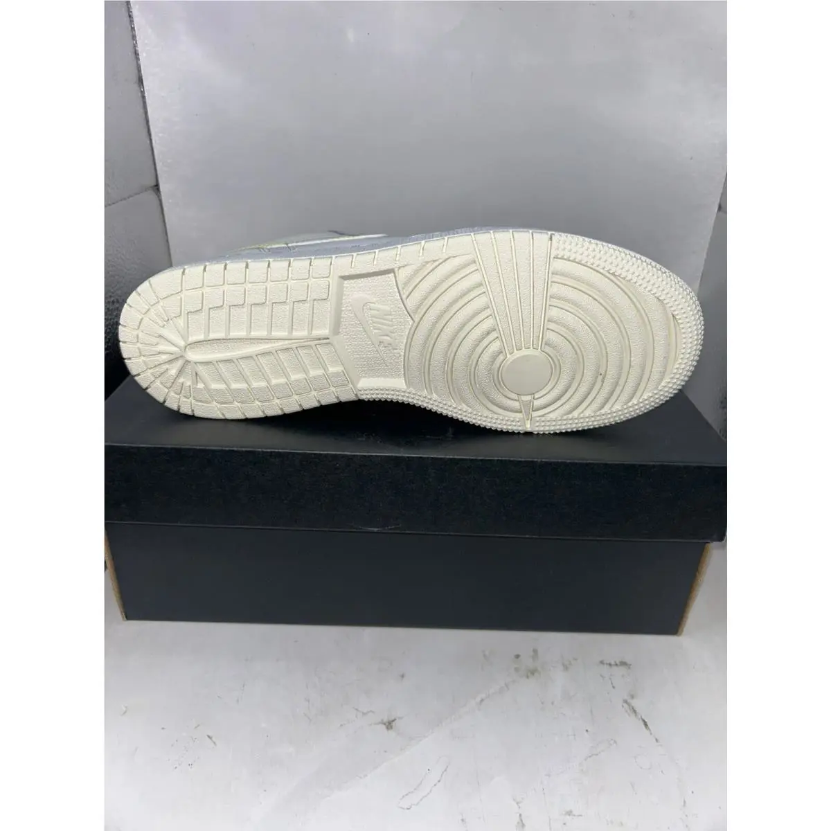 Nike shoes - Air Jordan 1 - Air - White 1