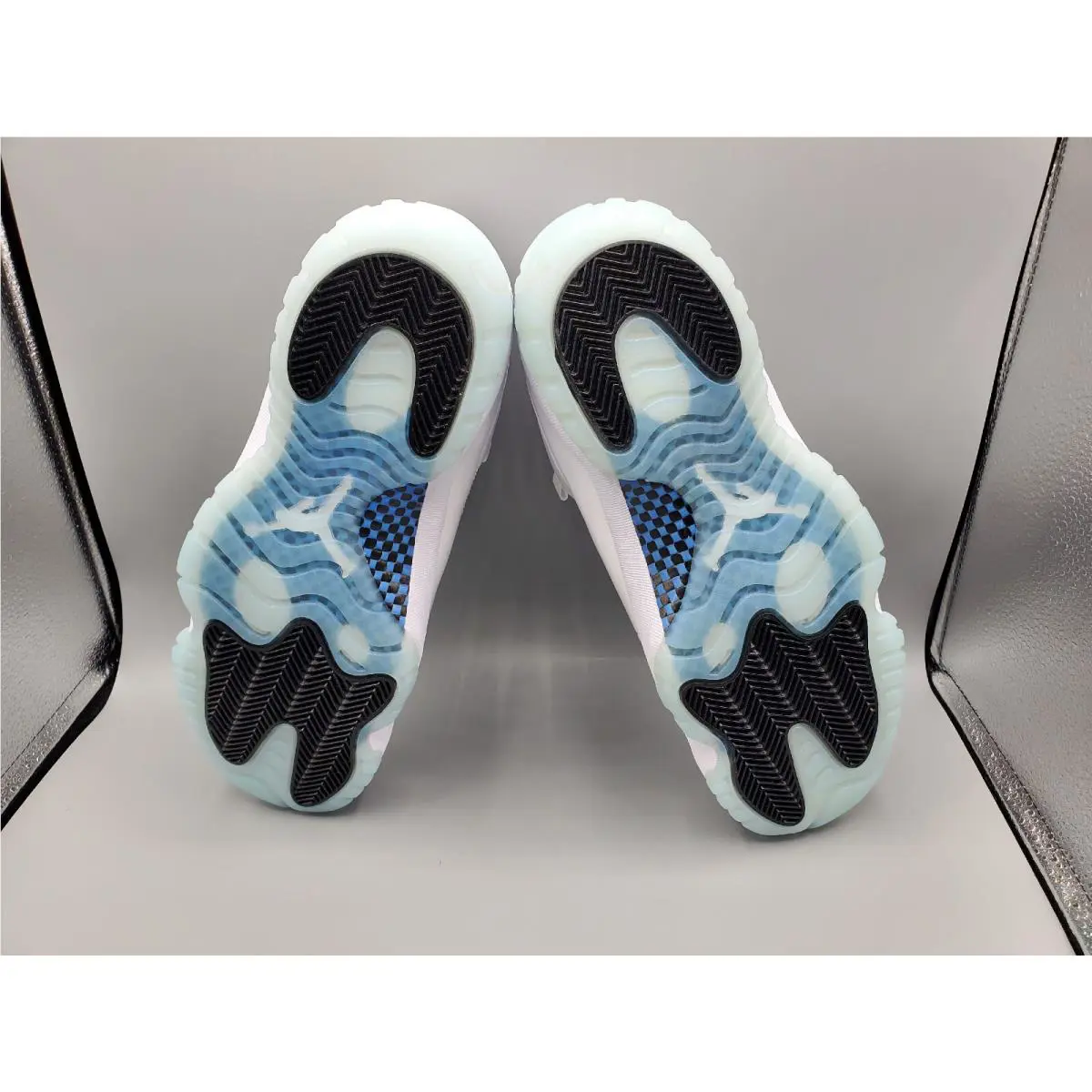 Nike shoes - Air Jordan 11 Retro Low - White/Legend Blue 5