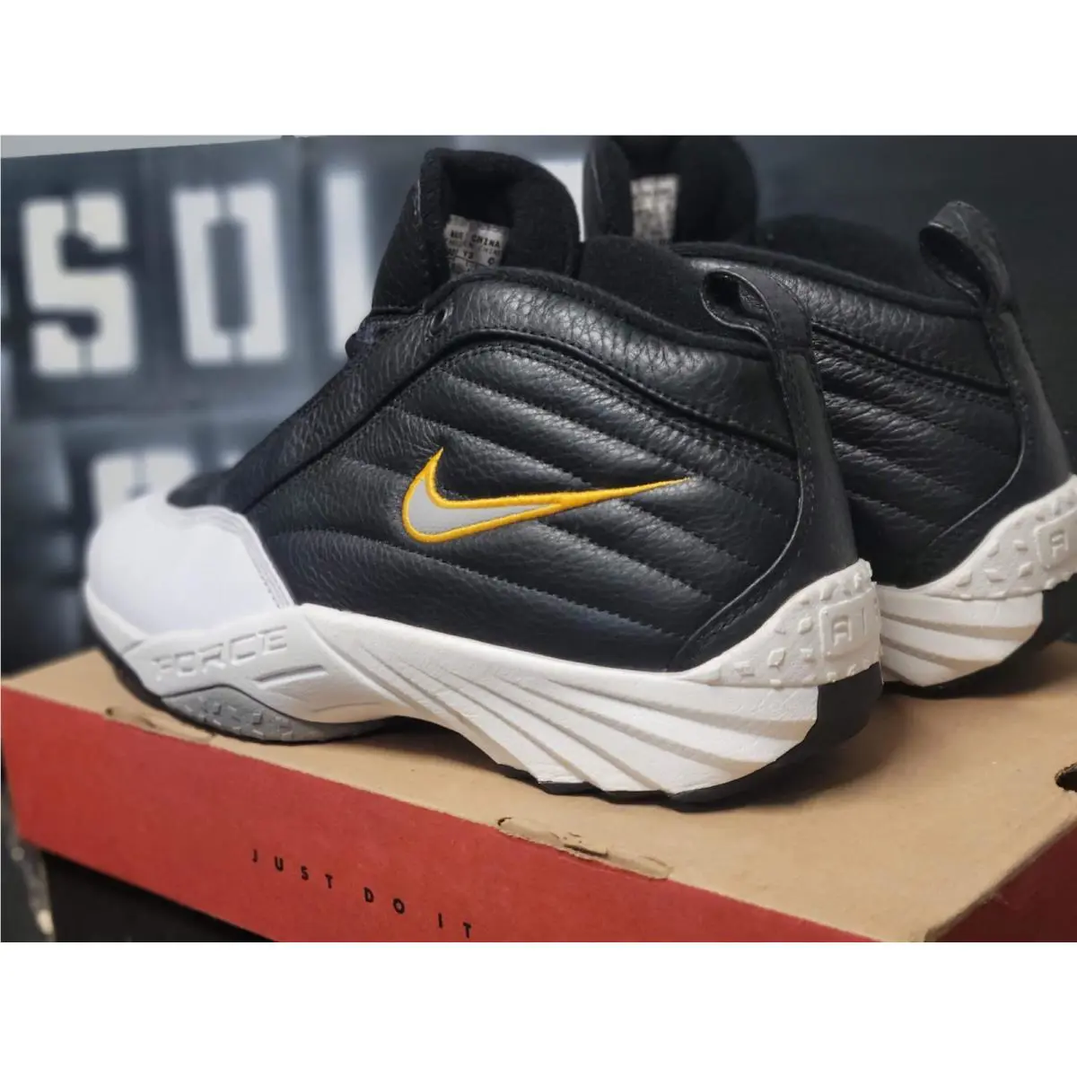 Nike shoes - Black 2