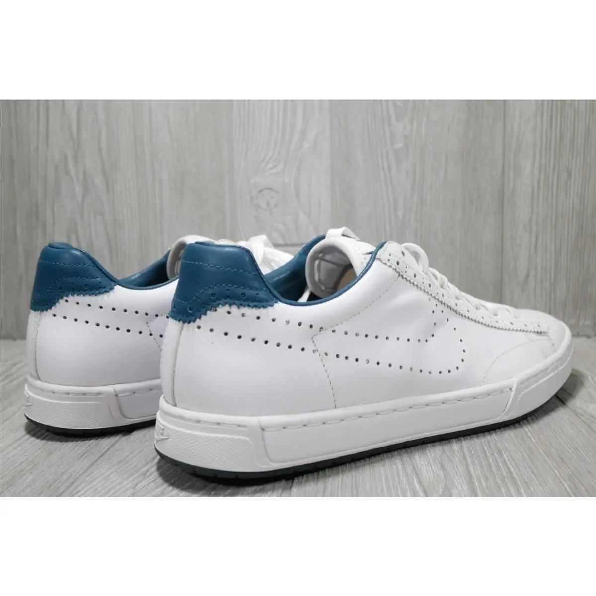 Nike shoes - White 2