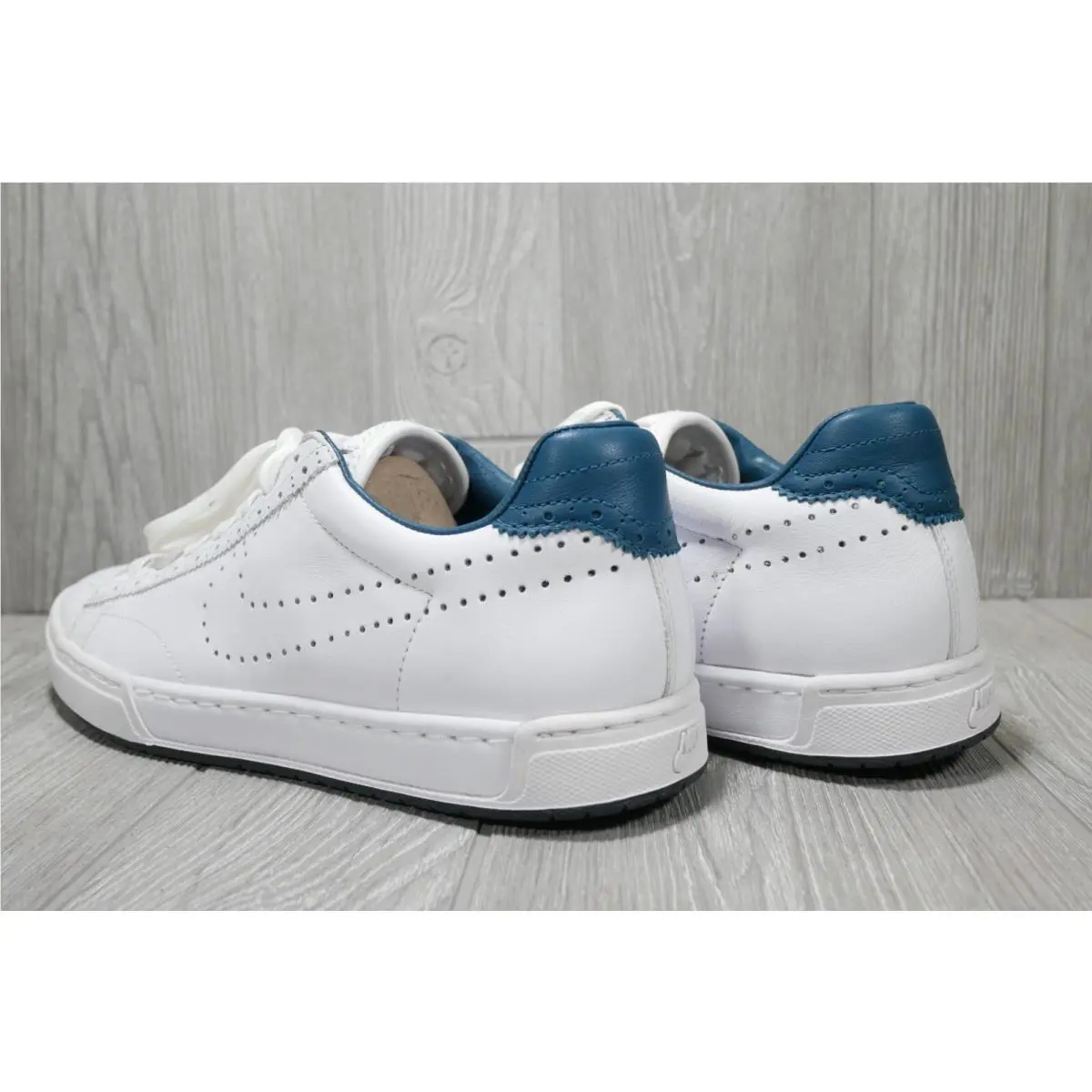 Nike shoes - White 3