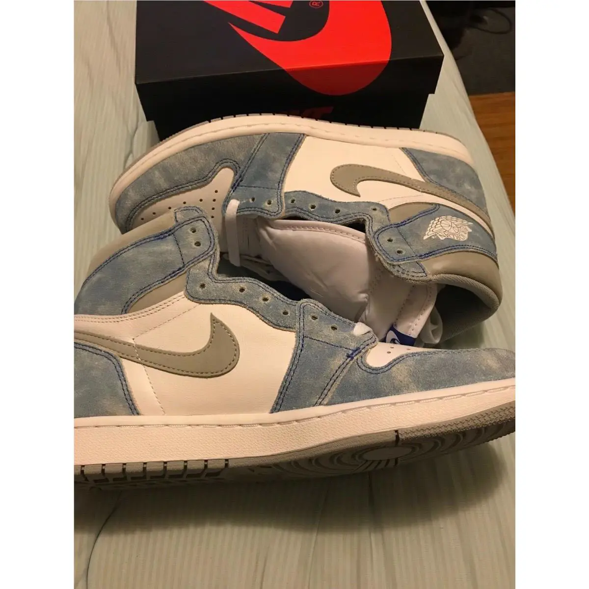Nike shoes - AIR JORDAN 1 HIGH OG - HYPER ROYAL/White 3