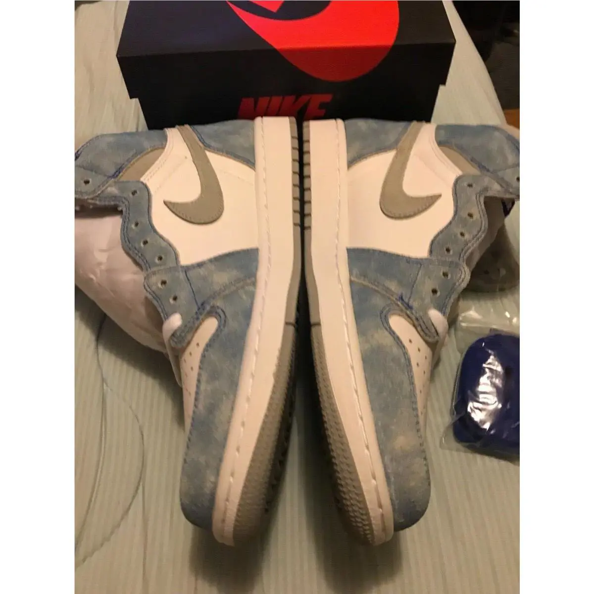 Nike shoes - AIR JORDAN 1 HIGH OG - HYPER ROYAL/White 4