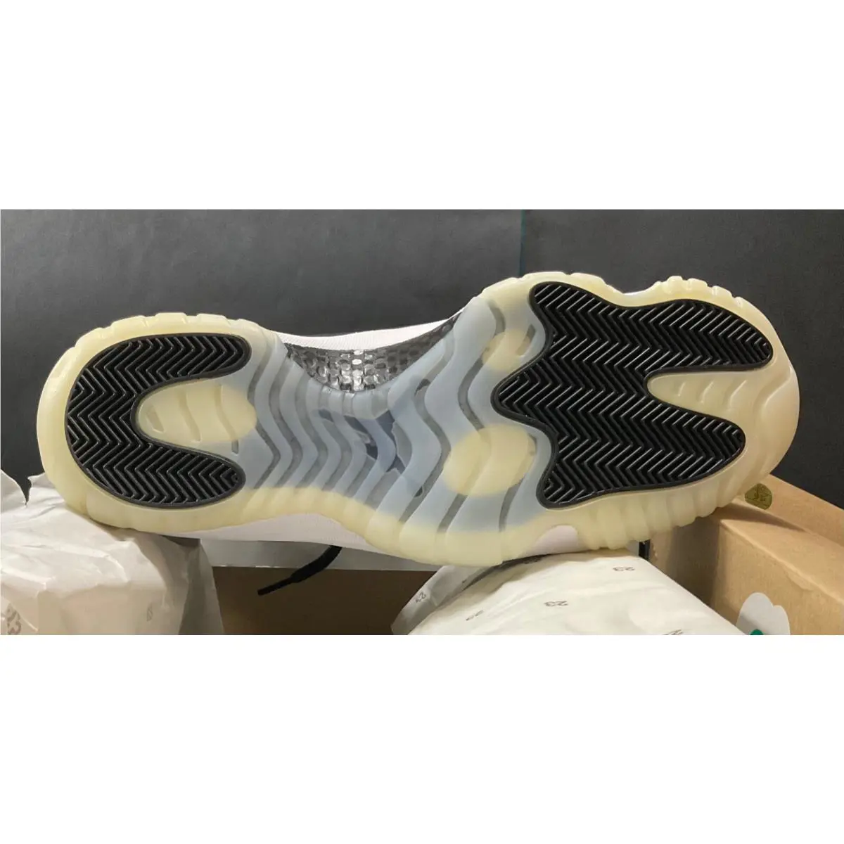 Nike shoes - Nike Air Jordan 11 - Air - Black 3