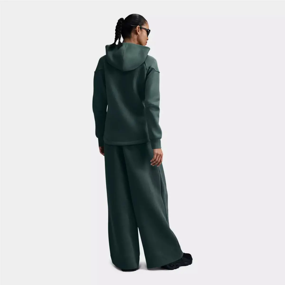 Nike clothing - Green (UPC: 197600401587) 1