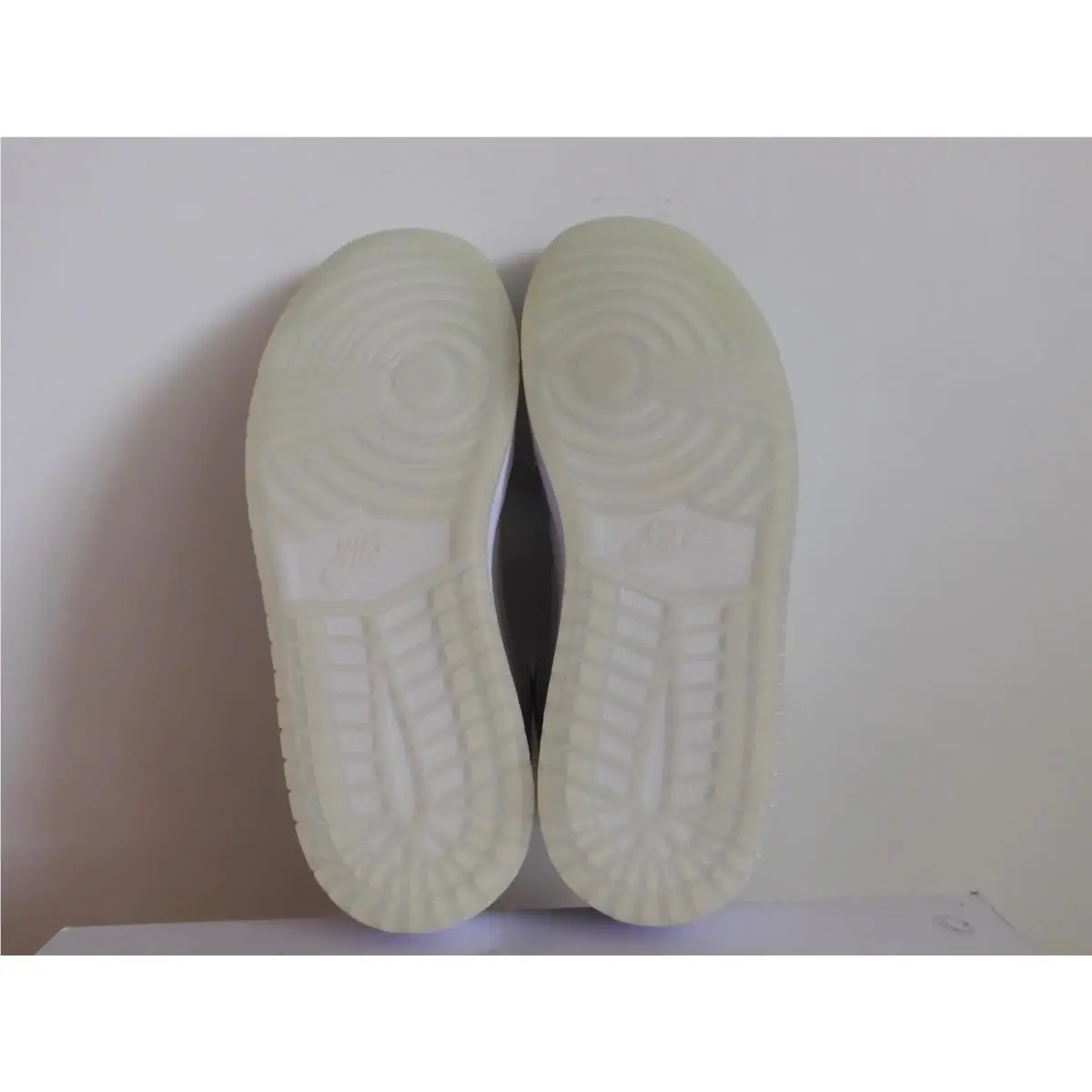 Nike shoes - Air Jordan 1 Low SE - HF4078-100 - Green (UPC: 197602843705) 5