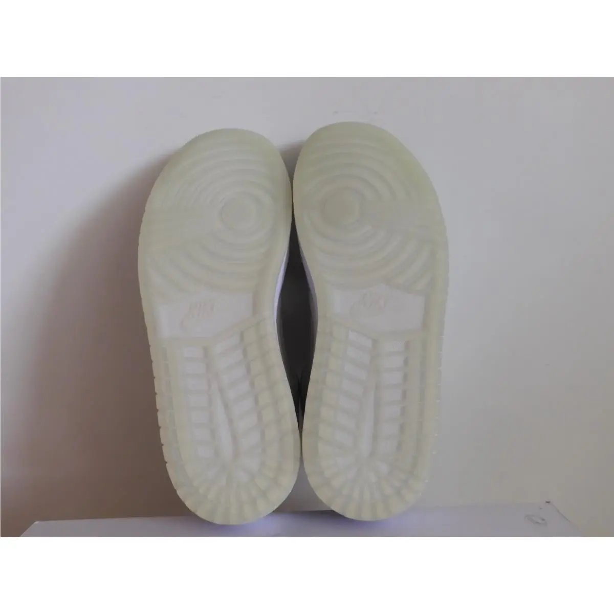 Nike shoes - Air Jordan 1 Low SE - HF4078-100 - Green (UPC: 197602843705) 5