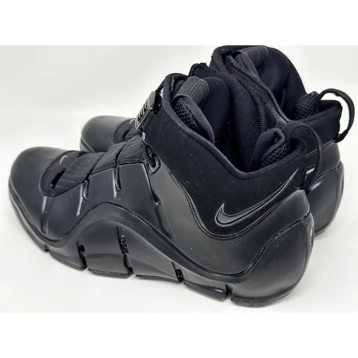 Nike shoes - Nike Air LeBron - Air LeBron - Black 5